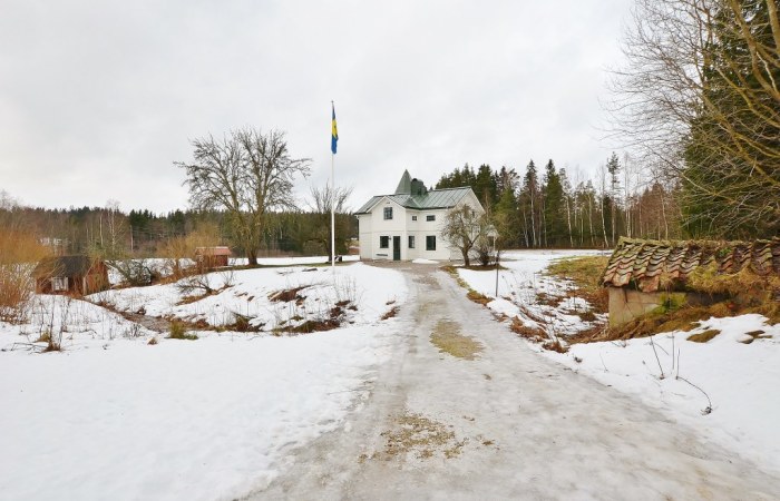 Län Örebro Gatuadress Kommun Örebro Storlek 4 rum (3 sovrum) / 198 m² Område Lannafors Tillträde tidigast Enligt