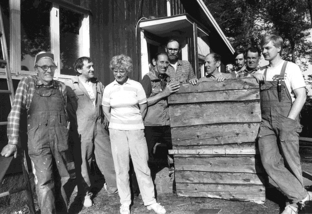 Bolstad, flyttade 1958 till Vänersborg. Sylvia Pettersson f. 1941 i Älgarås, senare gift med Torsten Larsson på Kopperud nr. 2. Oskar köpte 1952 affärsrättigheterna från Skarbo nr.