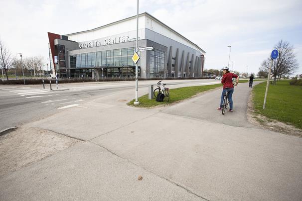 2 Metod Cyklisterna fick utföra olika uppgifter medan de cyklade fem varv längs en förutbestämd rutt. Deltagarna fick till stor del själva välja var, när och hur de gjorde varje deluppgift.