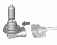 Bilvård 193 2. Vrid lamphållaren motsols så att den frigörs. Ta ut lamphållaren ur reflektorn. Dimljus Lamporna är åtkomliga från bilens undersida. 3. Lossa lampan från kabelkontakten genom att dra.
