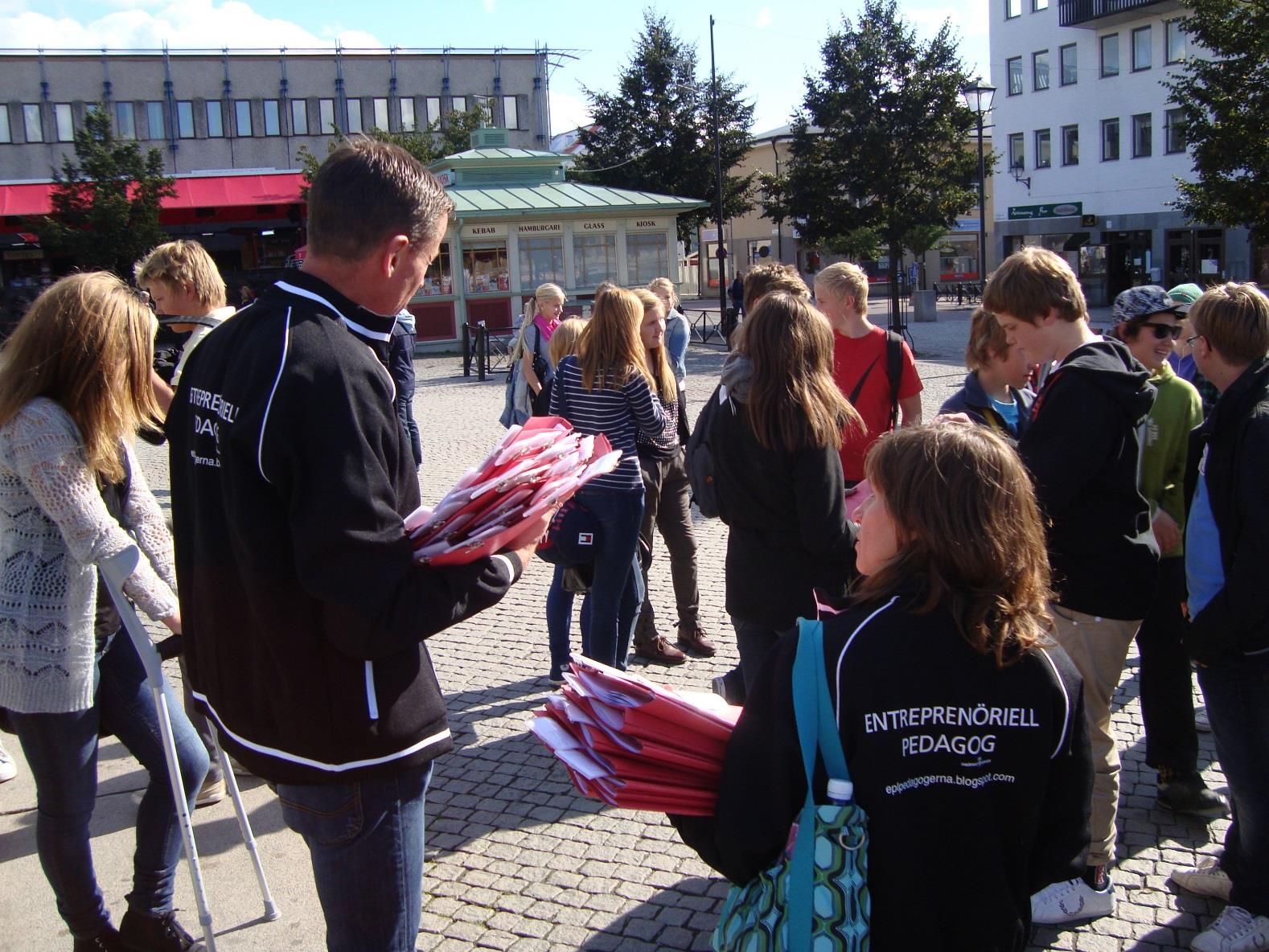 Utanför skolans väggar Samla,