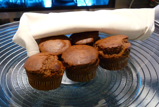 Feb 2012 Tidningen för oss överkänsliga mot gluten, laktos, mjölk och soja Nr: 1 En bild på glutenfria muffins med dess skylt serverade