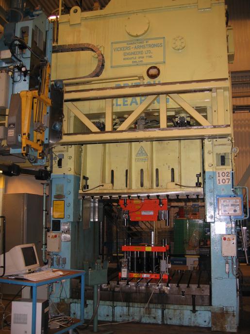 Clearing (350 ton) Mekanisk press, enkelverkande Teknisk data, press nr 102 107: 3 500 kn (350 ton)