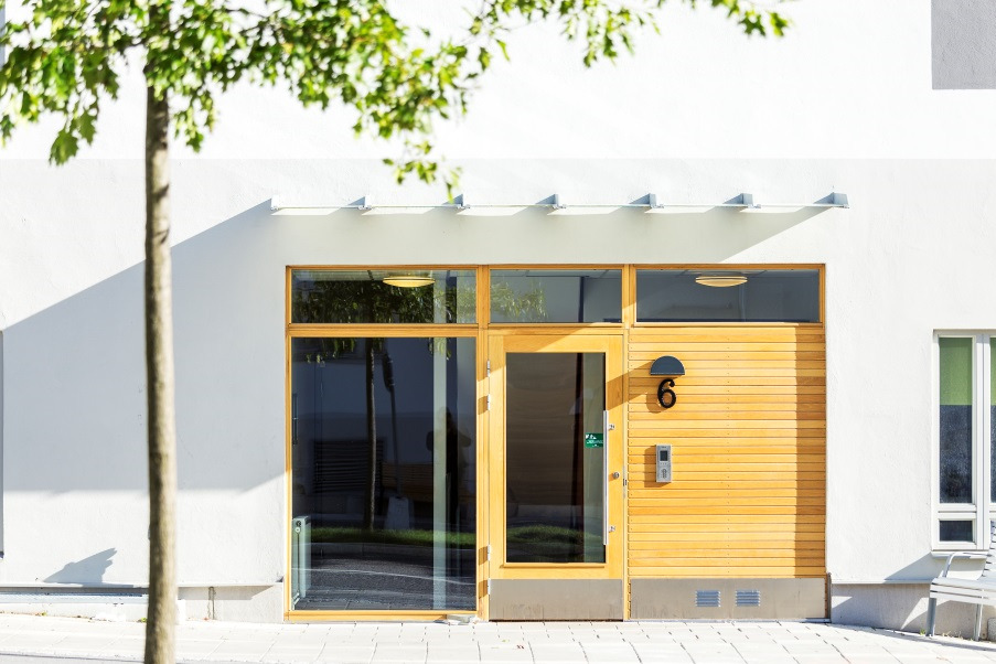 Portkod, lås, nycklar och posthantering Portkod Ditt hus är försett med kodlås på entréportar. Lås och nycklar Kontrollera de nycklar som används ofta, de slits med tiden.