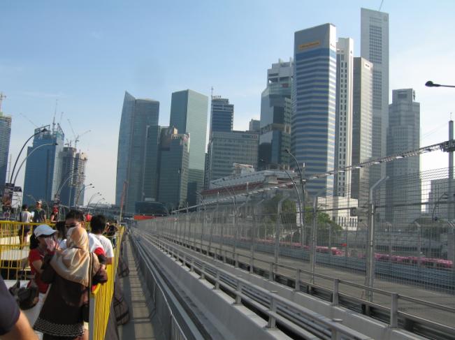 Reseberättelse National University of Singapore ht 2009 Allmänt om Singapore Singapore är en stadsstat utanför Malaysias sydspets och domineras av sin gigantiska hamn som tar upp större delen av