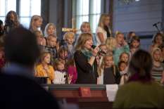 Varje vecka träffar jag drygt 60 sångglada barn som kommer till kyrkans verksamhet för att sjunga och dansa.