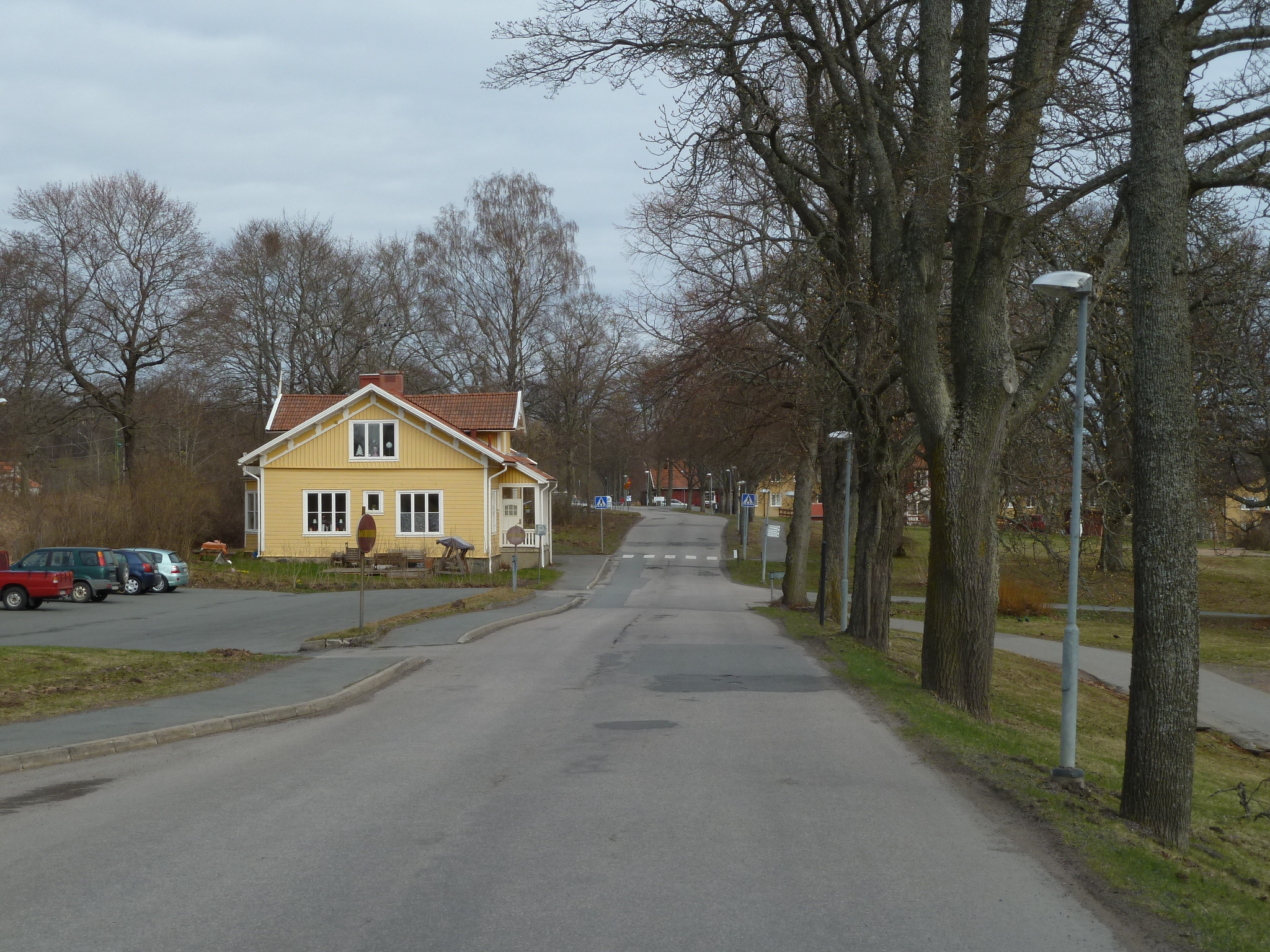 Planskiss Förslag till ny bro över järnvägen. alternativ 2 Gång- och cykelväg kommer enligt förlaget att anordnas på nuvarande bro.