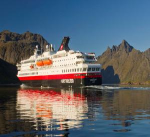 När vi anländer till Bergen välkomnar vår guide oss till fjordarnas huvudstad och tar oss med på stadsrundtur genom den gamla hansastaden.