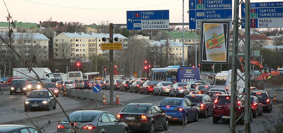 Särdrag i signalstryrningen i Helsingfrs Trafiksignalprgram Rusningstrafik mrgn ch kväll Dags-, kvälls- ch nattetidstrafik Speciella prgram för evenemanger Knvj-styrning