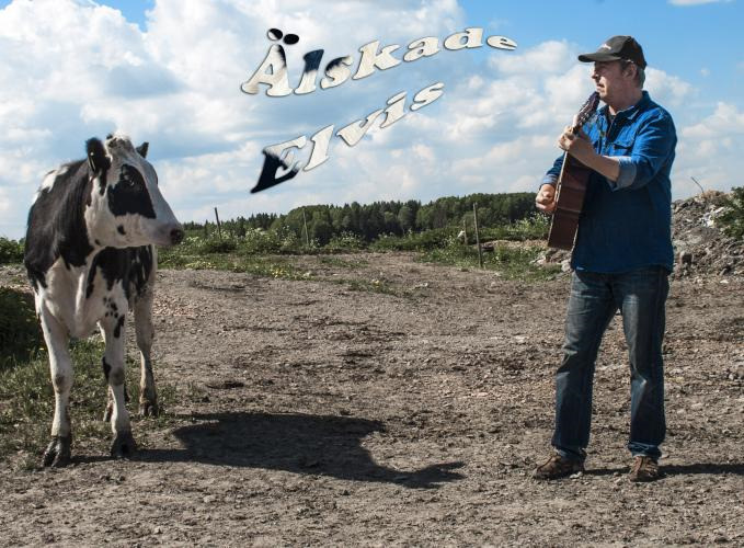 Älskade Elvis En relationskomedi till musik Panikteaterns nya teaterföreställning om drömmar och krass verklighet, om förhoppningar, om försoning, om vad vi ville och om hur allting blev.