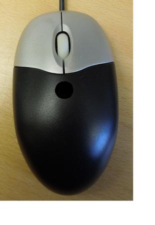 MUSEN En mus kan se lite olika ut men vanligast är den som följer på bilden. Den har har två knappar och ett hjul.