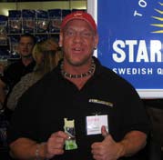 Vimmel Du missade väl inte årets hetaste evenemang för muskelbyggare och träningstokiga? Gymgrossisten var där! FITNESSFESTIVALEN 2007 Ann hjälpte till i kassan.