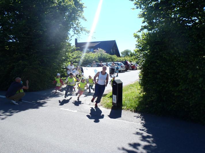 Linsbo loppet Så här såg starten ut när årets Linsbolopp