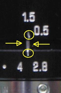 Inspektera och justera linsens fokus Låsskruvar Linsmarkör med kalibreringsmärke för fokus (överst) och iris (nederst). Hur man identifierar och justerar en felaktigt inställd kameralins.