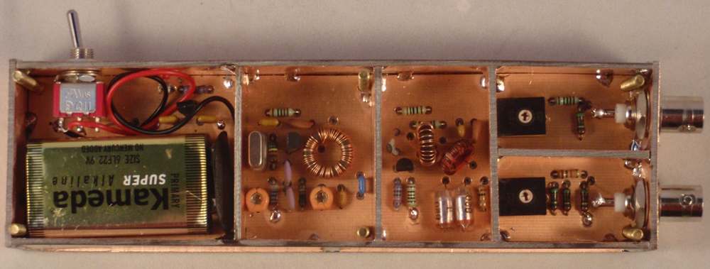 Bygg en S9 testoscillator med 80 db dämpsats - av Johnny Apell, SM7UCZ - Oscillatorn i fig 1 nedan, tappas med en liten 1 pf kondensator till buffertsteget. Allt matas med ett 9V batteri.