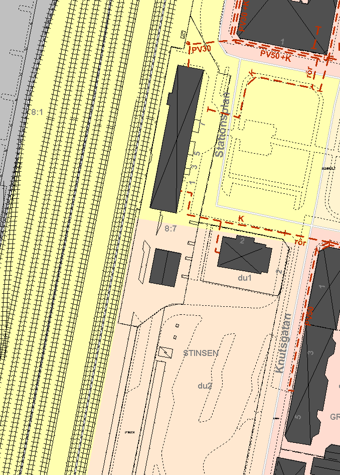 inom planområdet finns befintliga VA-ledningar. Över torgytan finns vattenledningar. Behöver området något u-område? Framför stationshuset finns dag- och spillvattenledningar.