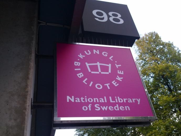 Utredningen fann också att skolbiblioteken inte hade de resurser som var önskvärda och att en samordning för biblioteksverksamheten i kommunen skulle kunna förbättra för dessa: Det ligger nära till