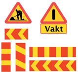 Kapitel 6. Regler för vägmärken med mera vid vägarbete En vägmärkesvagn är ett efterfordon som liksom övriga fordon får användas till att bära vissa vägmärken. Se kapitel 9.