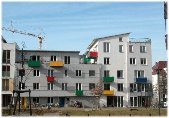 Exempel på byggemenskaper i Französischer Viertel i Tübingen Innehållet i detta avsnitt bygger på studiebesök på plats i Freiburg och Tübingen, samtal med Mattias Gütschow på w5 Planungsgesellschaft
