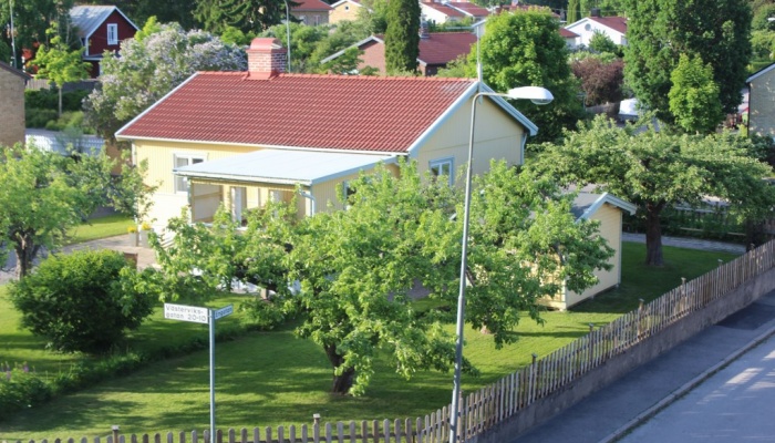 Län Uppsala Gatuadress Kommun Enköping Storlek 4 rum (3 sovrum) / 67 m² Område Enögla Tillträde tidigast Enligt överenskommelse " Inflyttningsklar fin villa på hörntomt i barnvänligt område!