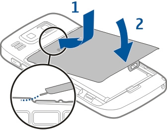 Sätta i minneskortet Använd endast kompatibla microsd- och microsdhc-kort som godkänts av Nokia tillsammans med enheten.