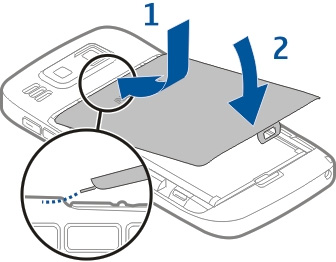 Sätta i minneskortet Använd endast kompatibla microsd- och microsdhc-kort som godkänts av Nokia tillsammans med enheten.