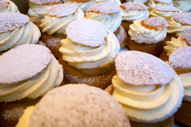 Fettisdagen bakning av semlor För dig som går i årskurs 4 och upp till 18 år Årets bästa dag är äntligen kommen Fettisdagen. Har du som nyårslöfte att äta nyttigt?