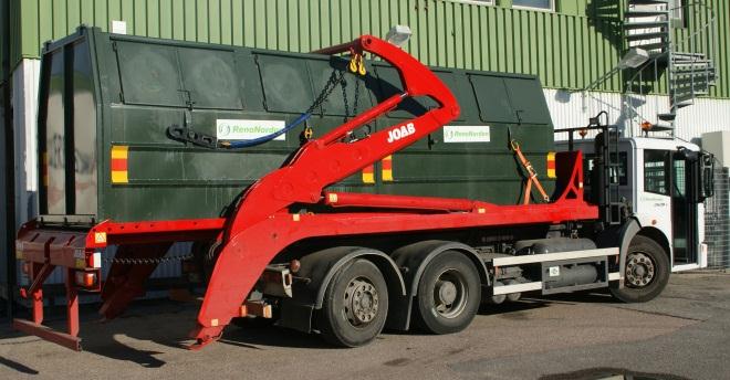 16 (17) Baklastande bil, hämtar grovavfall Längd: 9,3 m Bredd: 2,6 m Höjd: 3,4 m Totalvikt: 26 ton Drivmedel: Biogas Lastväxlare/Lyftdumper hämtar containrar och komprimatorer Längd: 9,2 m Bredd: 2,6