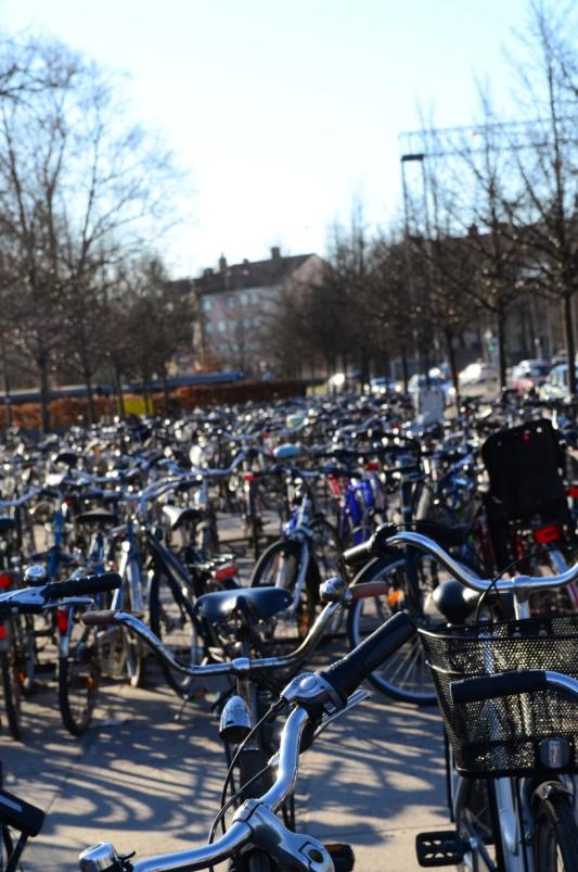 förvisering av biljetten är andra sätt att snabba upp påstigningen. Målsättningen är att medelhastigheten i LinkLink-stråken ska vara minst 25 km/h.