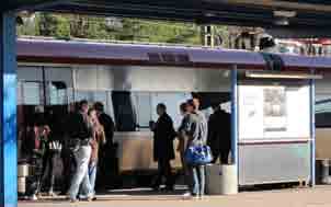ger den under 10 % räknat i personkilometer. I Örebro län är marknadsandelen mycket låg, ca 4 % och stagnerande. I övriga län har kollektivtrafikens marknadsandel ökat.