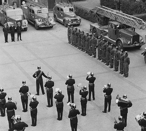 Foto: Huvudbrandstationen okänd. Foto: Stn Baltzarsgatan Hilma Rude förband stora redskapshuset med det som från början var lilla redskapshuset. På andra våningen inrättades lokaler för SOS-Alarm.