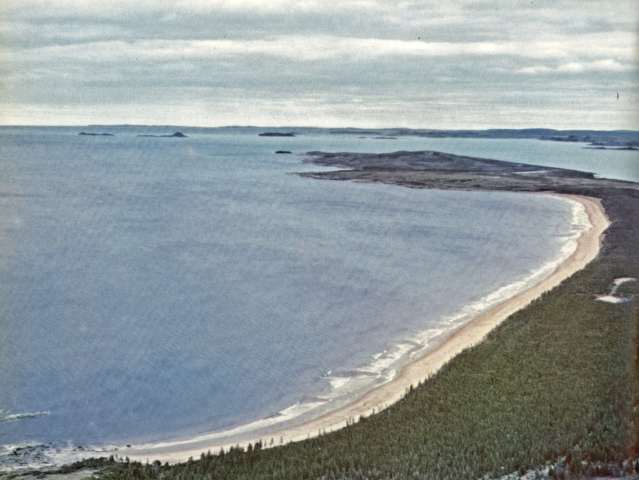 NYA OMRÅDEN En del av de norska vikingarna styrde färden rakt västerut (till och med lite nordväst) och hamnade på det sättet på Island.