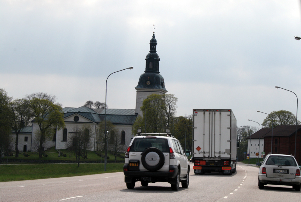 2. 3 Metoder för att närma oss målet 1. Sänkta hastigheter Att arbeta för en minskning av medelhastigheten på landsbygden med ca 10 km/tim och i tätorter med ca 5 km/tim.