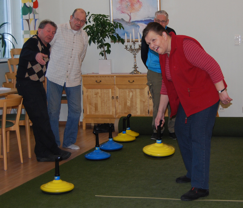 Vedum Inomhuscurling tisdagar 10.00. Därefter när vädret tillåter boule utanför församlingshemmet samma dag och tid samt torsdagar 13.