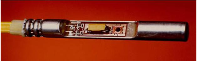 3.1.1 Nitro Nobles elektroniska sprängkapslar Nitro Nobels elektroniska sprängkapsel-system har två nära samverkande huvudkomponenter: sprängkapseln och sprängskåp.