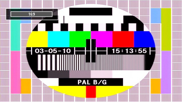 För att spela in ett program måste du först ansluta ett USB-minne till din TV medan TV:n är avstängd. Du ska därefter slå på TV:n för att aktivera inspelningsfunktionen.