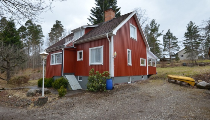 Län Södermanland Gatuadress Kommun Katrineholm Storlek 5 rum (3 sovrum) / 122 m² Område Sköldinge Tillträde tidigast Enligt överenskommelse " Villa med högt och ostört läge samt med fin vy över