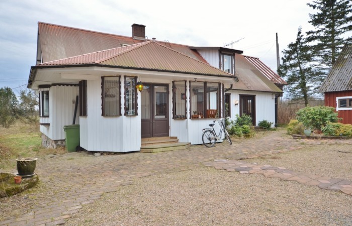 Köpinge 106 Län Skåne Typ Villa Kommun Perstorp Storlek 150 m2 Område Köpinge Tillträde tidigast enligt överenskommelse Gatuadress Köpinge 106 Stora ytor med många användningsområden!