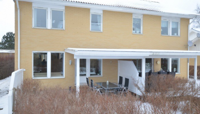 Län Skåne Gatuadress Kommun Lund Storlek 5 rum (4 sovrum) / 105 m² Område Genarp Tillträde tidigast Enligt överenskommelse " Mysigt och lugnt område med lekplats dit barnen kan springa.