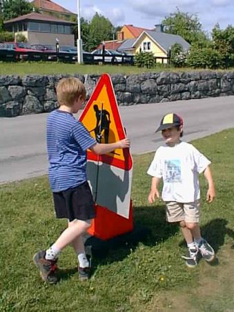 Hjärnan påverkas Allt vi är med om förändrar kopplingarna mellan våra hjärnceller, det skapar nya kopplingar, förstärker eller försvagar dem.