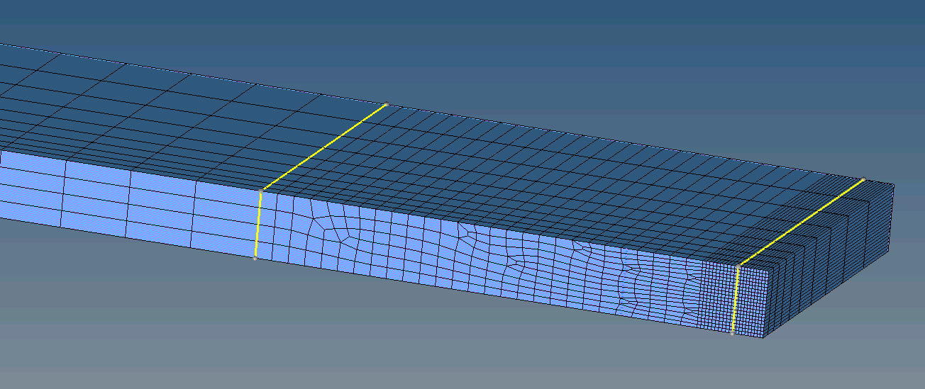 Figur 12 Den översta bilden visar den avancerade modellen och den undre den enkla. Båda med fin mesh och symmetri i alla tre plan.