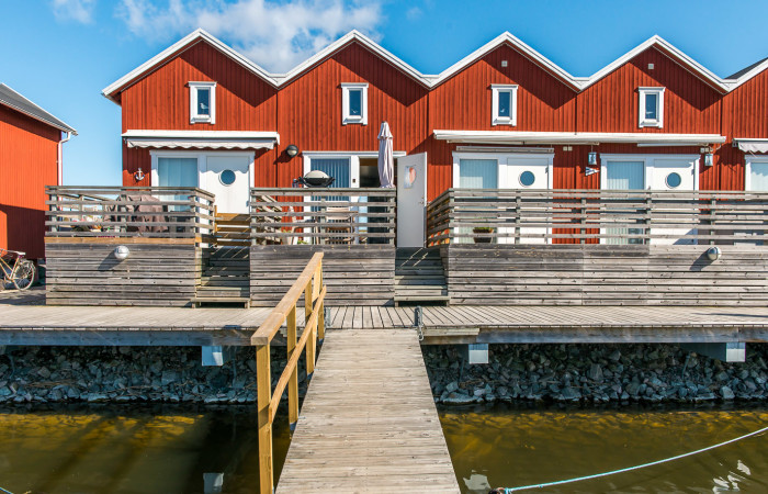 Två altaner som erbjuder sol från gryning till solnedgång. Rogivande och avkopplande miljö.