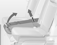 Stolar, säkerhetsfunktioner 41 Flytta säten till läge 2 Dra i handtaget och skjut sätet i sidled bakåt till läge 1. Sätet styrs automatiskt inåt.