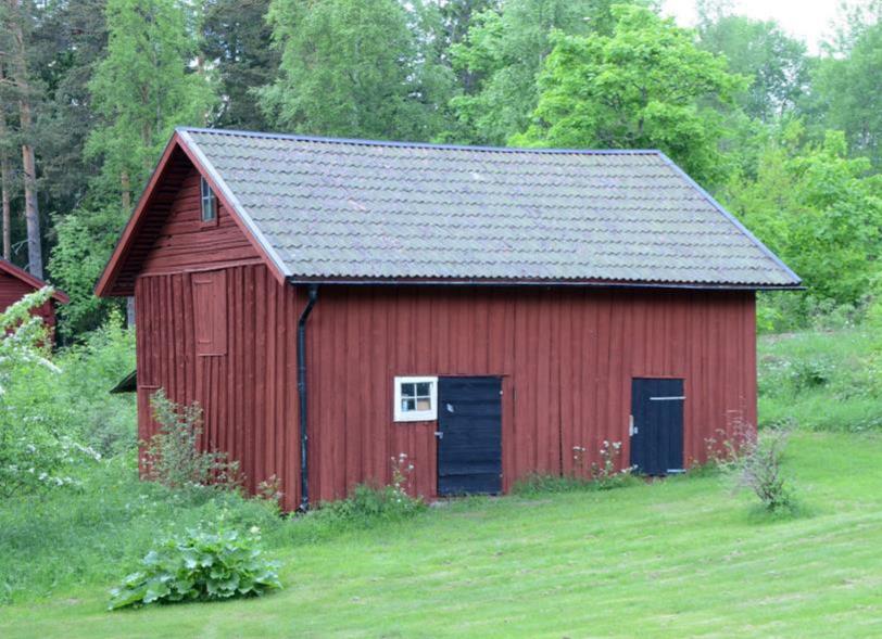 TAK Takmaterial I det närmaste alla hus i Bispberg har sadeltak med några få undantag som har tälttak, brutna eller valmade tak. Sadeltaken har en taklutning på 25 35 grader.