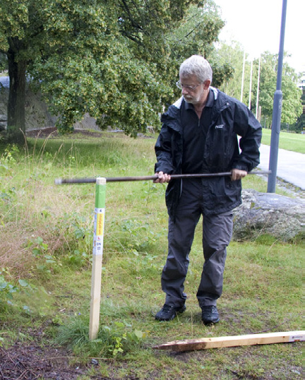 stolpjakten Friskvård med karta och telefon ETT VARV RUNT JORDEN Stolpjakten är i grunden ett friskvårdsprojekt där alla oavsett ålder och fysiska förmågor skall kunna medverka.