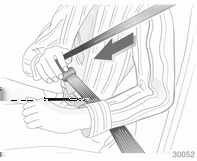 Stolar, säkerhetsfunktioner 43 9 Varning Spänn fast säkerhetsbältet före varje körning.