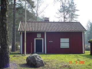 Under tiden 1684 till 1902 hade Sverige en armé med, av rotebönderna, anställda soldater. Varje soldat fick en liten stuga och en bit mark som skulle räcka till honom och hans familj.