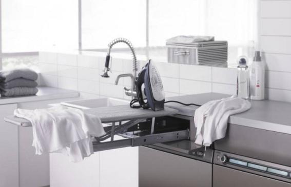 INTEGRERAD STRYKBRÄDA Faller inom kategorin angränsande teknologier. Produkten är en infällbar strykbräda som är möjlig att integrera med tvättmaskin eller torktumlare. F ÖR D E L AR Tar liten plats.