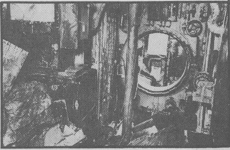Den svenska ubåten Ulven sprängdes och sänktes av en tysk mina inne Minexplosionens verkningar var förödande också ombord på Ulven på svenskt vatten i Göteborgs skärgård. 33 män följde den i djupet.