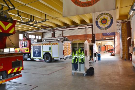 Interiörer vagnhallen 7 Denna skylt fanns ursprungligen i gamla vagnhallen. Med denna signalerade man vilka fordon som skulle följa med i utryckning.